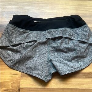 Lululemon Women's Black and Gray Shorts